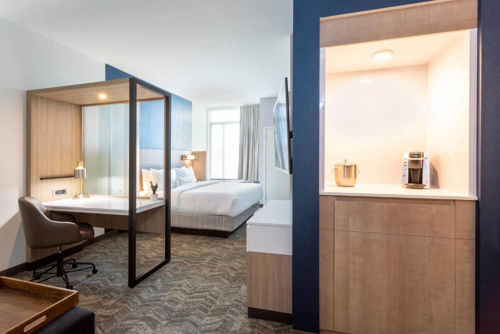 Suite, 1 King, Trundle bed interior